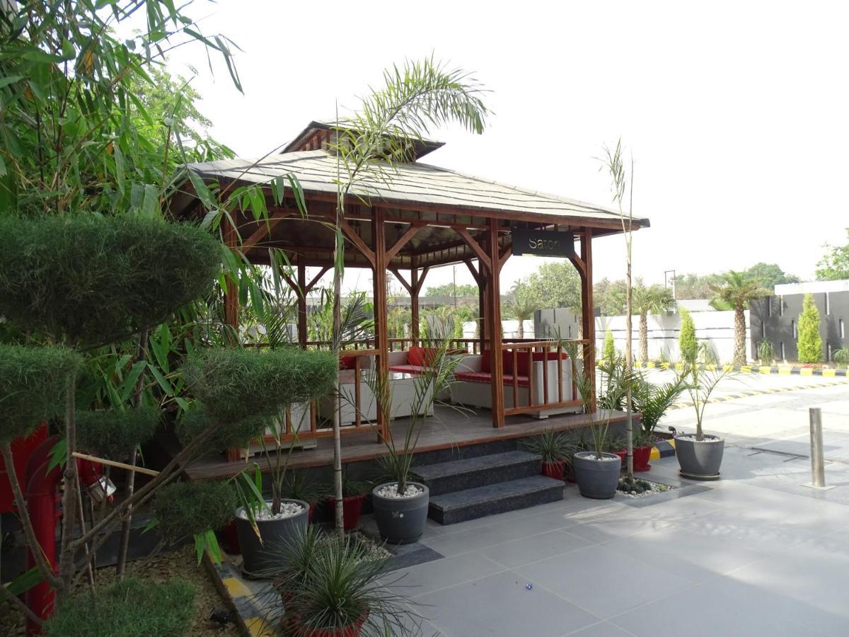 The Grand Arc Hotel & Convention Centre Shahjahanpur Екстер'єр фото