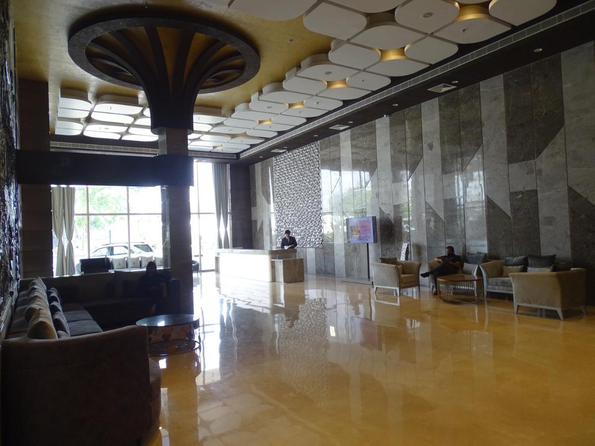 The Grand Arc Hotel & Convention Centre Shahjahanpur Екстер'єр фото